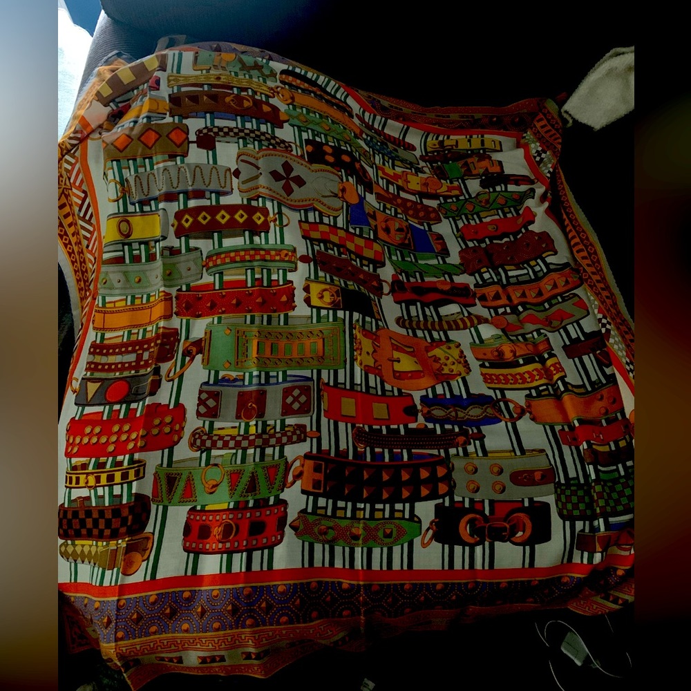 100% authentic Hermes scarf. The large one .